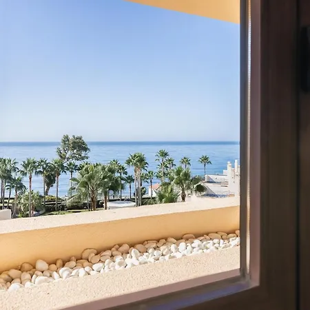 Fantastico En Primera Linea De Playa Daire Estepona
