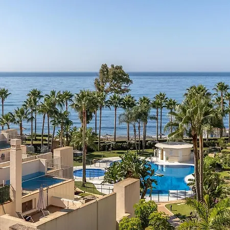 Fantástico En Primera Línea De Playa Estepona